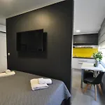 לינה וארוחת בוקר Mido 3*